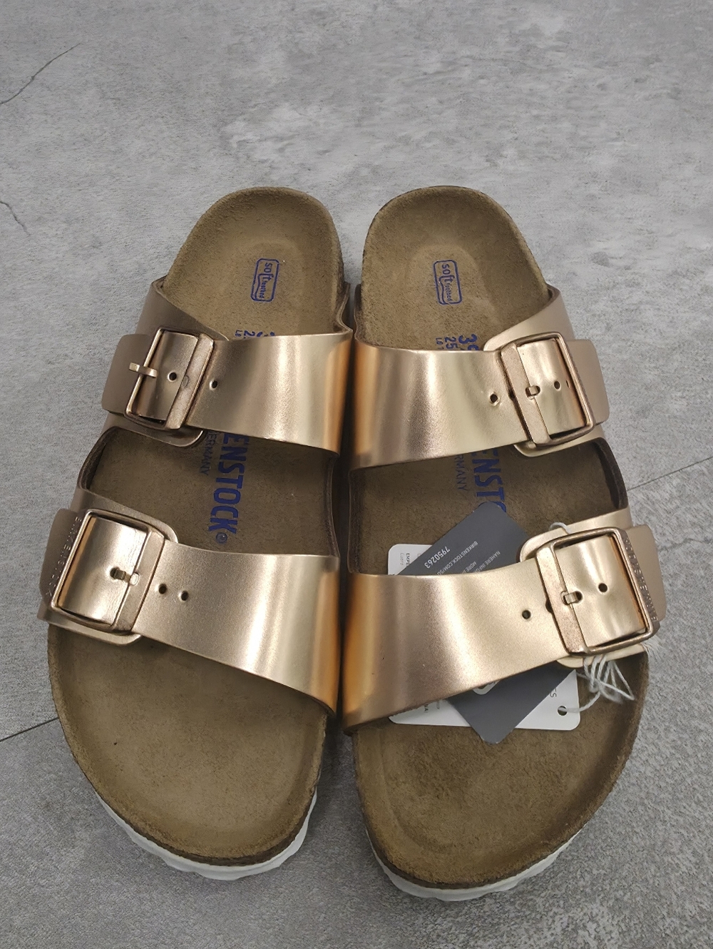 BIIRKENSTOCK Women's Arizona Soft Footbed Banded Buckle Metallic Slide Sandals,8 - Picture 7 of 9